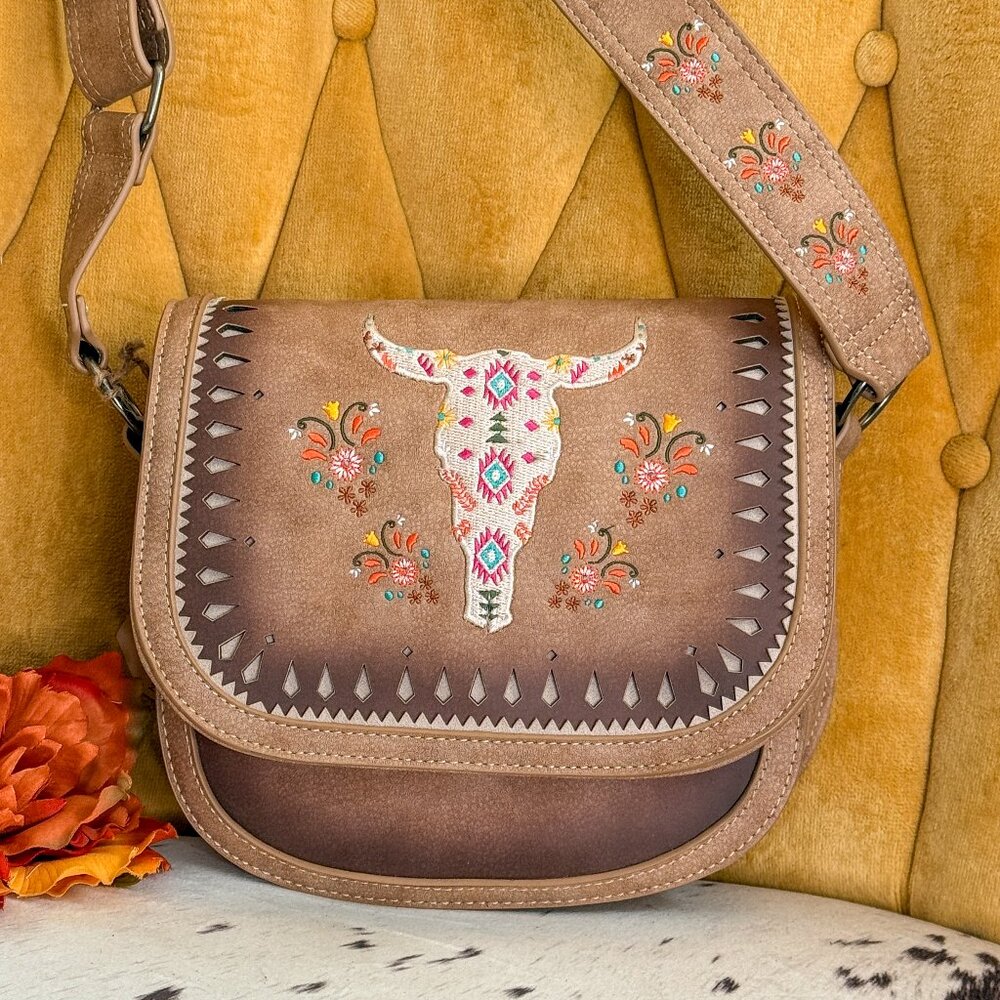 NEW Catchfly Long Horn Skull Embroidered Western Crossbody Saddle Bag Purse